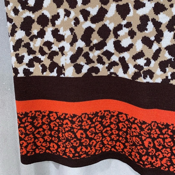 Long skirt with split on the side. - Picture 2 of 3